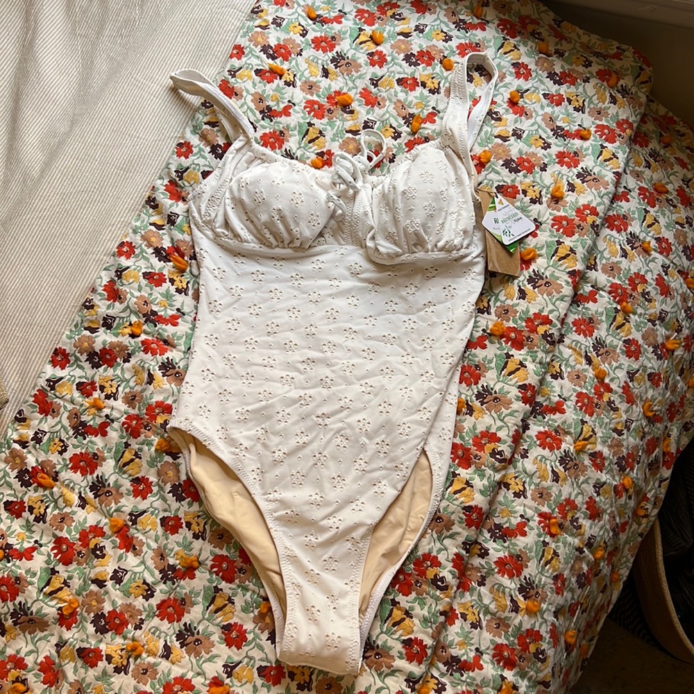 Berlook Floral Cut Out One Piece Swimsuit in White, Small